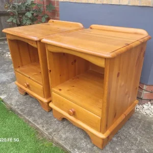 Matching pine bedside cabinets with drawer and shelf - Image 3