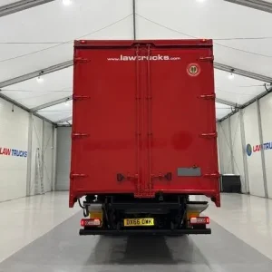 Volvo FM 330 6x2 Rear Lift Sleeper Cab Curtainsider - Image 5
