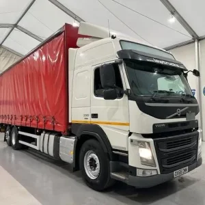 Volvo FM 330 6x2 Rear Lift Sleeper Cab Curtainsider - Image 8