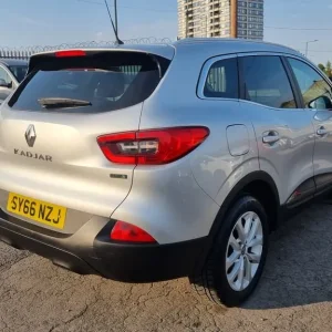 2016 Renault Kadjar 1.5 dCi Dynamique Nav SUV 5dr Diesel EDC Euro 6 - Image 4