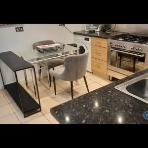 Studio flat in Bohun Grove, Hertfordshire - Image 4