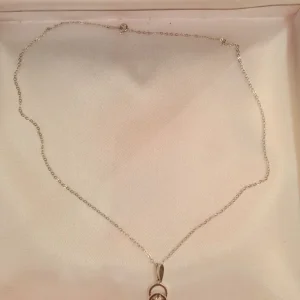 Silver necklace with beautiful pendant - Image 2