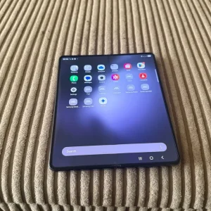 Samsung galaxy Z fold 5 unlocked 512gb dual sim - Image 4