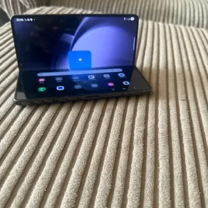 Samsung galaxy Z fold 5 unlocked 512gb dual sim - Image 5