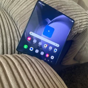 Samsung galaxy Z fold 5 unlocked 512gb dual sim - Image 6