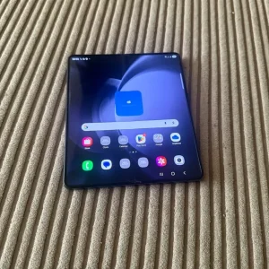 Samsung galaxy Z fold 5 unlocked 512gb dual sim - Image 8