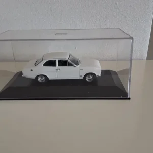 Minichamps Ford Escort Mk1 Ermine White 1/43 Limited Edition - Image 4
