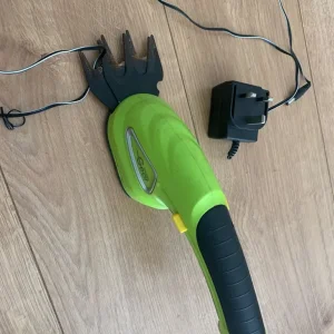 Battery operated hedge and hedge trimming shears