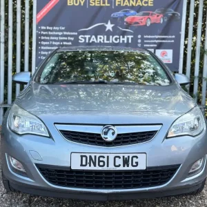 2011 Vauxhall Astra 1.4 16v Excite Euro 5 5-door Hatchback Petrol Manual - Image 2