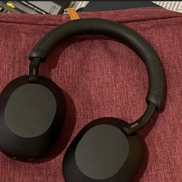 Sony WH1000XM5 black headphones