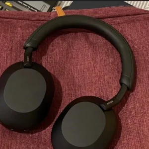 Sony WH1000XM5 black headphones