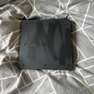PlayStation 4 slim - Image 2