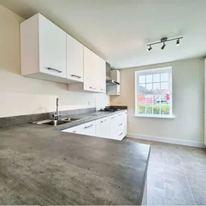 3 beds 4 baths townhouse - Image 3