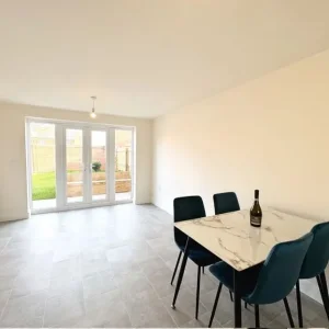 3 beds 4 baths townhouse - Image 5