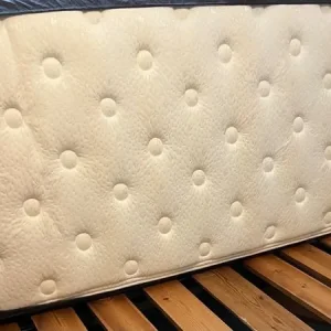 Single mattress, barely used - Image 2