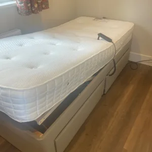 Adjustable single bed - Image 2