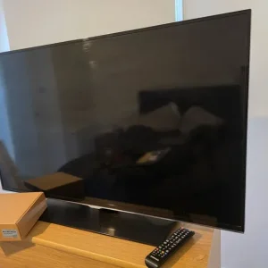 40inch Samsung TV with wall mount - Image 2