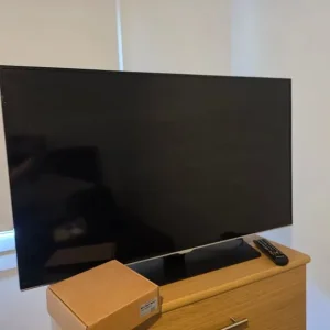 40inch Samsung TV with wall mount