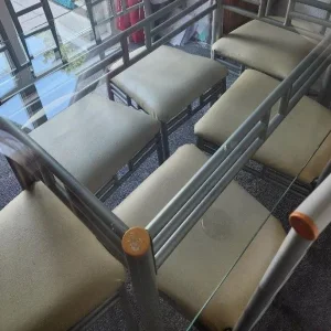 Matching dining table and six leather chairs - Image 4