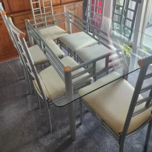 Matching dining table and six leather chairs - Image 6