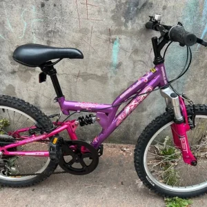 Apollo FS20 20-inch girls bike – purple and pink