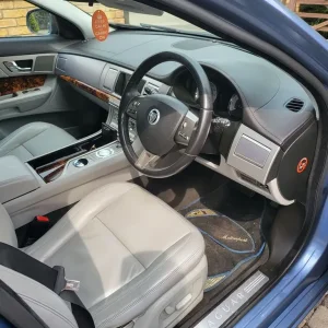 Jaguar XF 2008 4-door saloon - Image 3