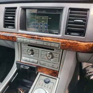 Jaguar XF 2008 4-door saloon - Image 5