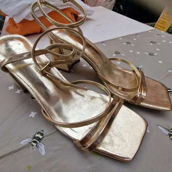 Lady size 6 summer shoes