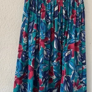 LADIES JAEGER 2 PIECE SKIRT AND BLOUSE SET – 30” WAIST 12 – 36” CHEST – RED AND BLUE VGC - Image 6