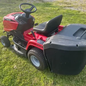 Mountfield ride on lawnmower - Image 5