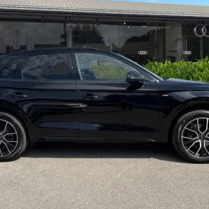 2023 Audi Q5 Black Edition 40 TDI quattro - Image 3