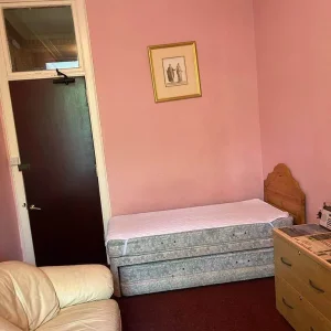 Room near the West End - Image 4