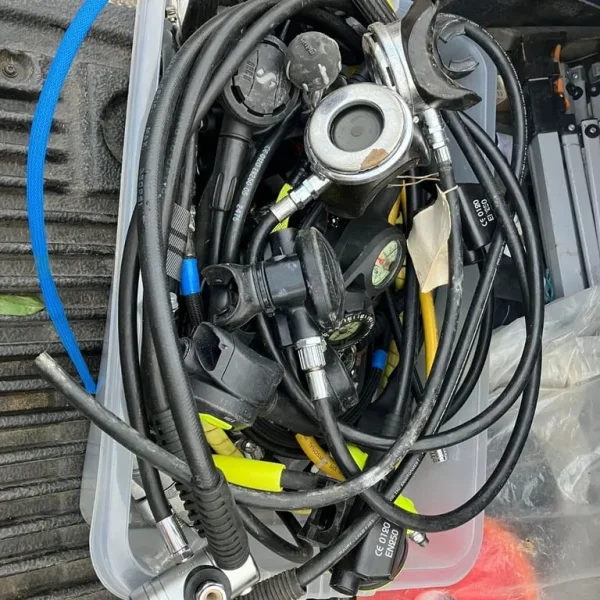 Scuba diving equipment