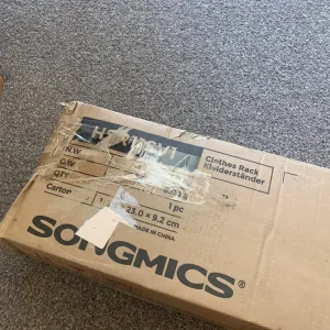 Silver clothes rail with wheels by Songmics - Image 3