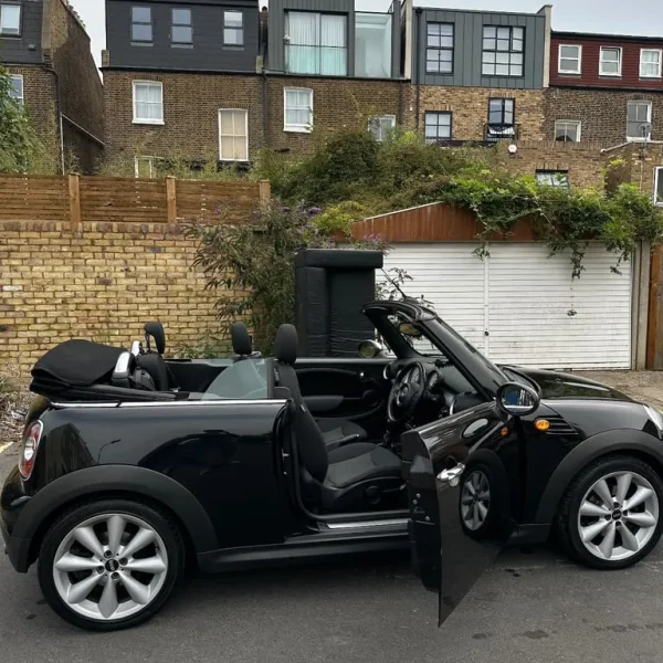 2011 Mini Convertible 1598cc 2-door