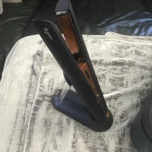 Dyson hair straightener - Image 6