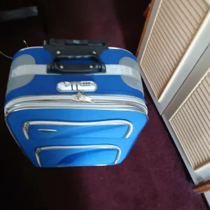 Travelling suitcase - Image 2