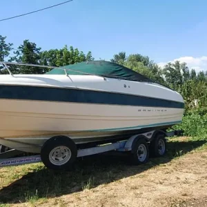 2000 Bayliner Capri 2352 LX with Trailer - Image 2