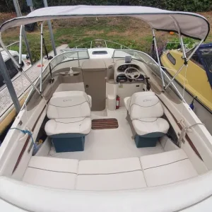 2000 Bayliner Capri 2352 LX with Trailer - Image 4
