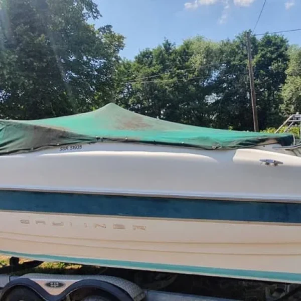 2000 Bayliner Capri 2352 LX with Trailer