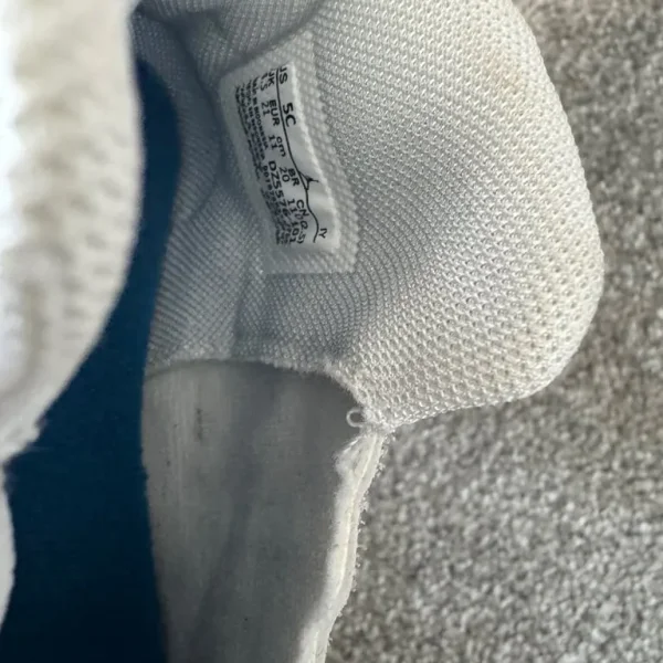 Woman’s new balance trainers size 5