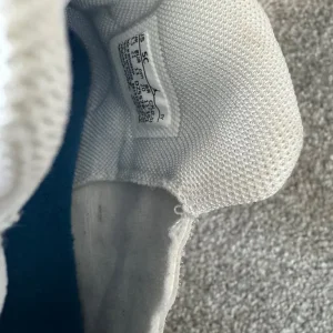 Woman’s new balance trainers size 5