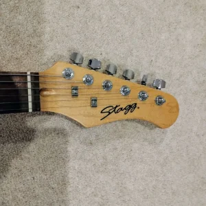 Stagg Stratocaster electric guitar in black - Image 2