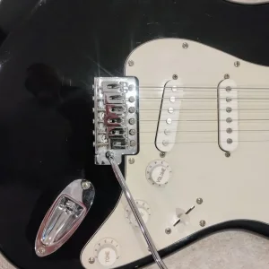 Stagg Stratocaster electric guitar in black - Image 3