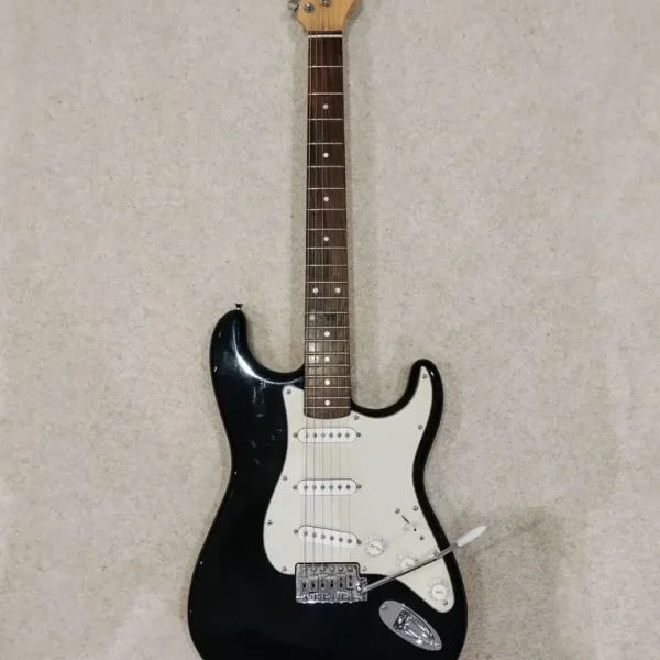 Stagg Stratocaster electric guitar in black