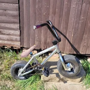 2 x mini rockers (one needs a chain and seat) - Image 7