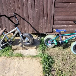 2 x mini rockers (one needs a chain and seat)