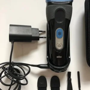 Braun Black CoolTec Men’s Electric Razor Charging Unit, Carry Case and Cleaning Brushes - Image 3