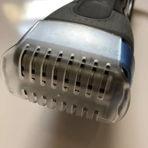 Braun Black CoolTec Men’s Electric Razor Charging Unit, Carry Case and Cleaning Brushes - Image 4