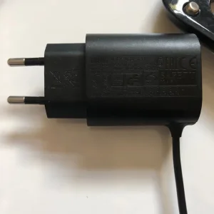 Braun Black CoolTec Men’s Electric Razor Charging Unit, Carry Case and Cleaning Brushes - Image 7